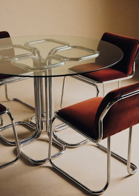 Les années 70 italiennes : chrome, verre fumé, lumière chaude — illustration 3