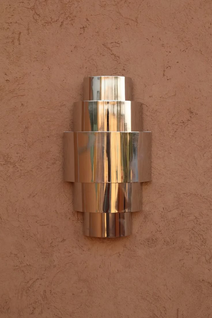 L'applique murale : cinq icônes qui remplacent une lampe posée