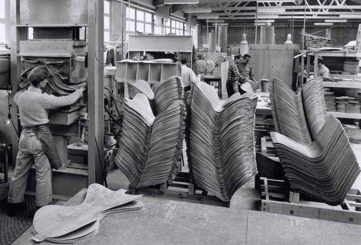 Série 7 de Jacobsen : la vraie Fritz Hansen et ses copies