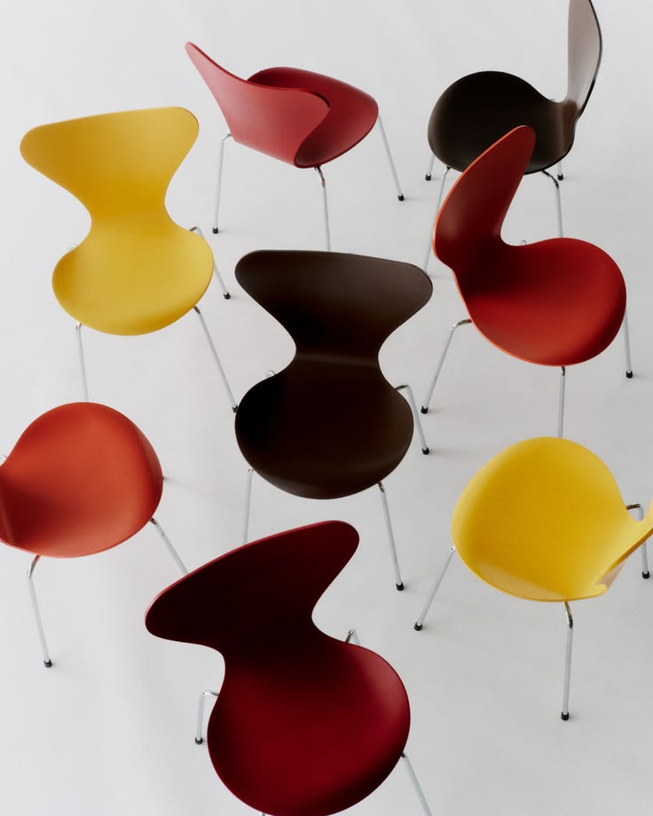 Série 7 de Jacobsen : la vraie Fritz Hansen et ses copies — illustration 5