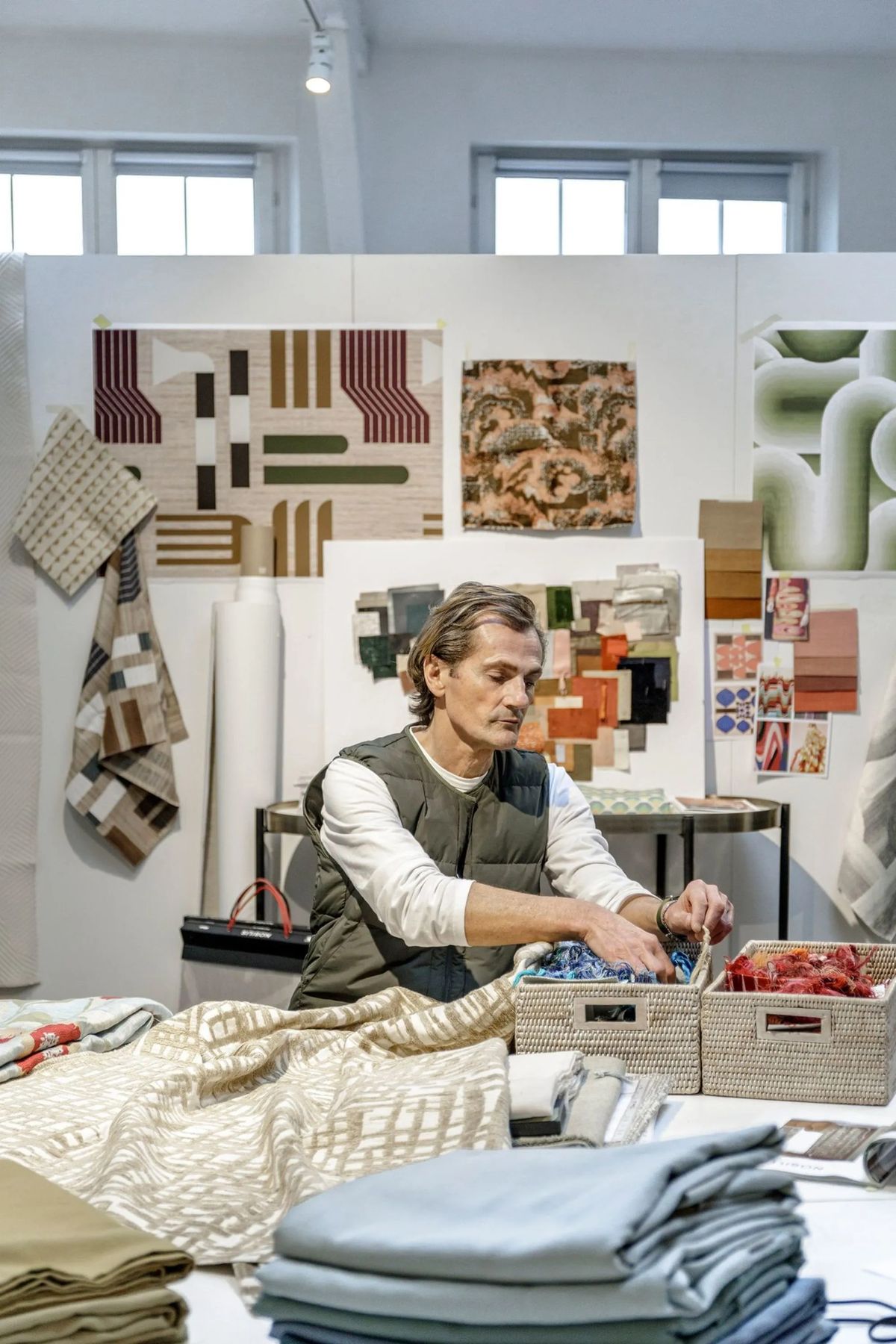 Inside a Tapestry Weaver's Workshop: The Tapestry of Aubusson — couverture article Beyit Magazine
