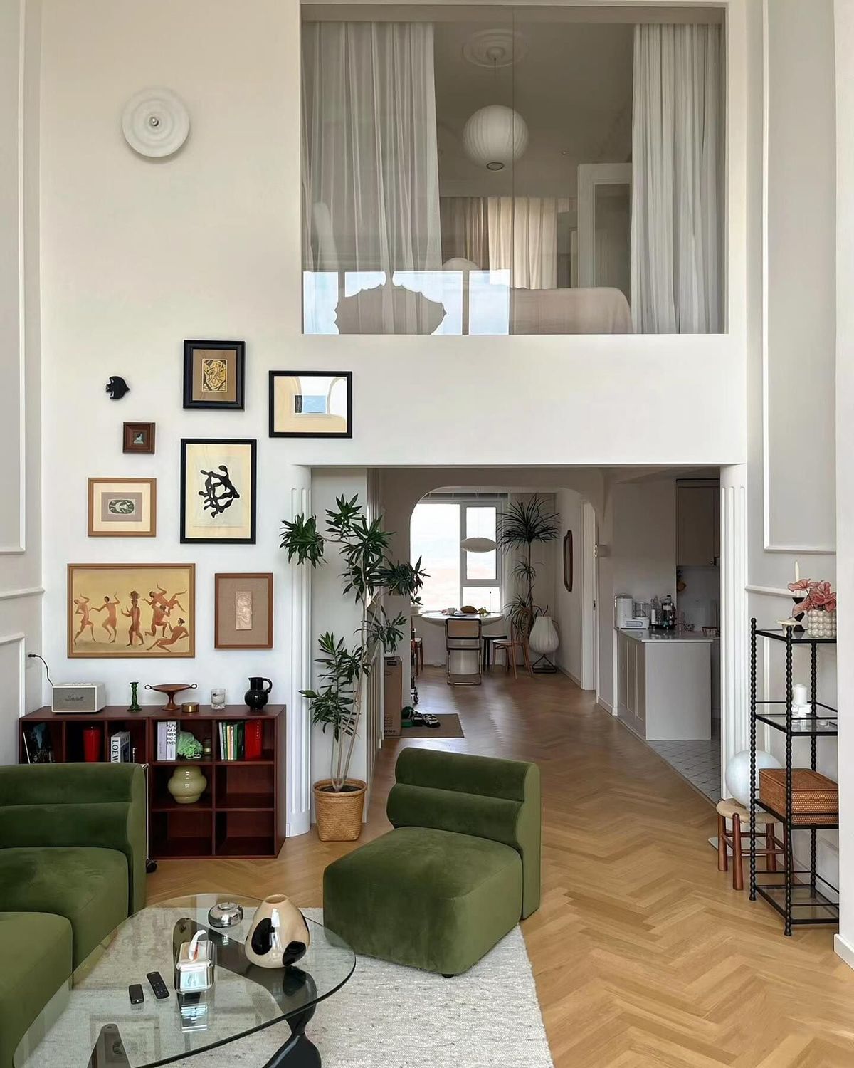 En pratique : la chambre en mezzanine — quand la place est comptée, les passages comptent double.