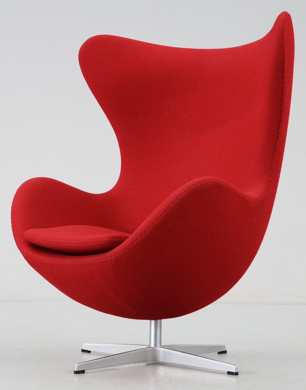 Egg Chair : la coquille de Jacobsen et ses répliques — illustration 2