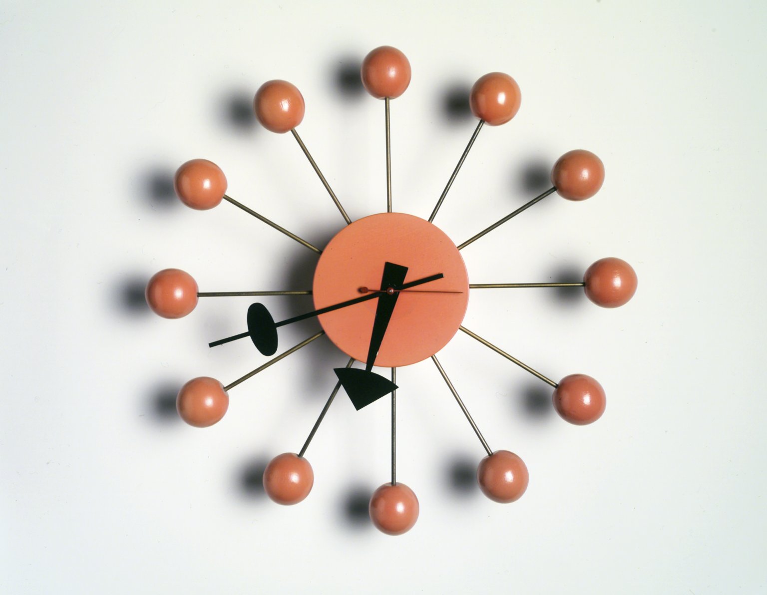 Les horloges murales de design les plus célèbres — et pourquoi elles tiennent le mur — article Beyit Magazine