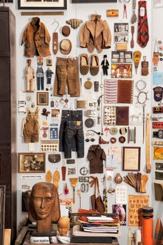 Collectionner, mode d'emploi : vitrine, étagère, mur, plateau