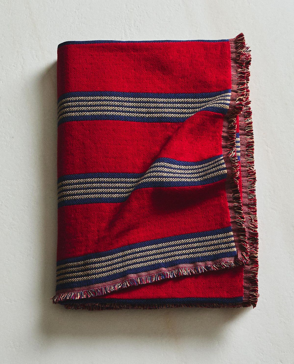 Le plaid berbère, la fouta : du métier à tisser au canapé — Beyit Magazine