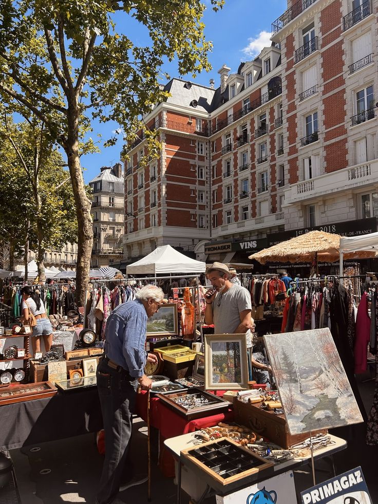 Marché aux puces de Saint-Ouen, allée Paul Bert — illustration 2
