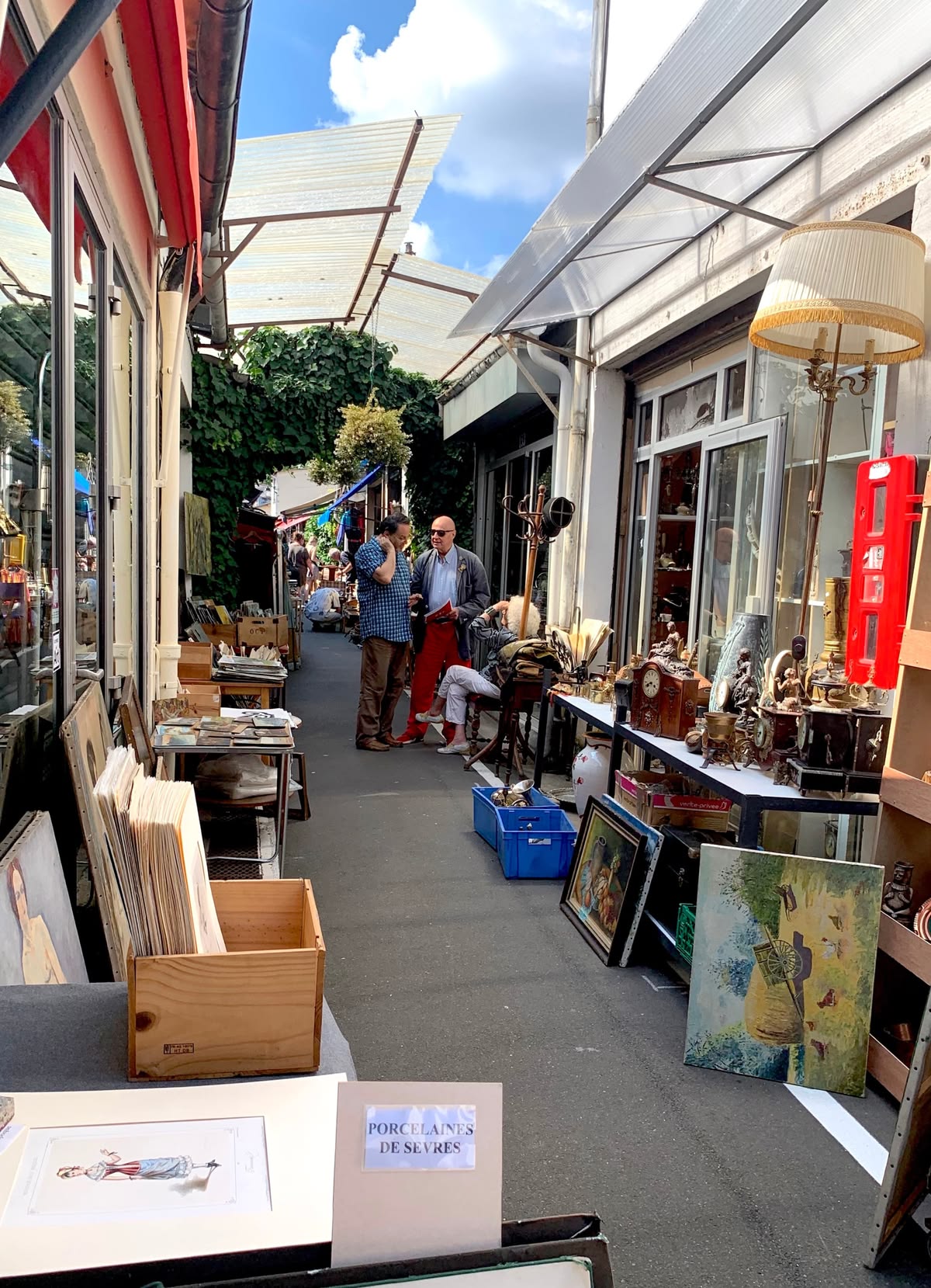 Marché aux puces de Saint-Ouen, allée Paul Bert — illustration 6