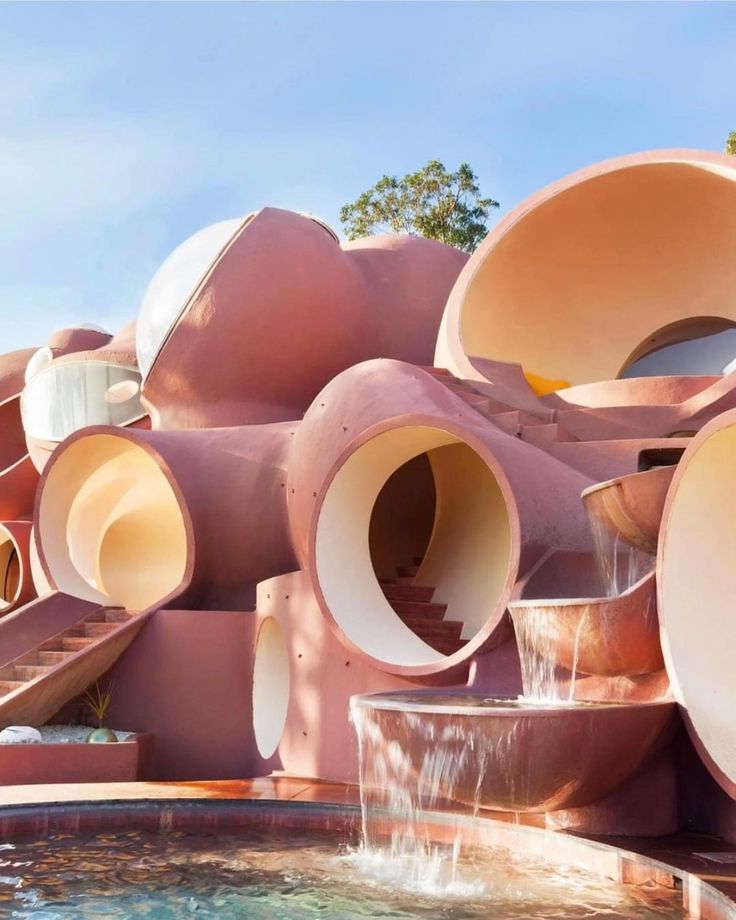 Le Palais Bulles : la maison sans un seul angle droit — Beyit Magazine