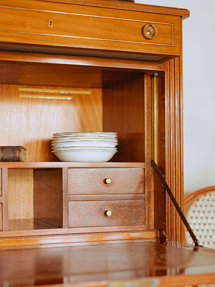 Le secrétaire : du scandinave des années 60 au meuble ancien — illustration 2