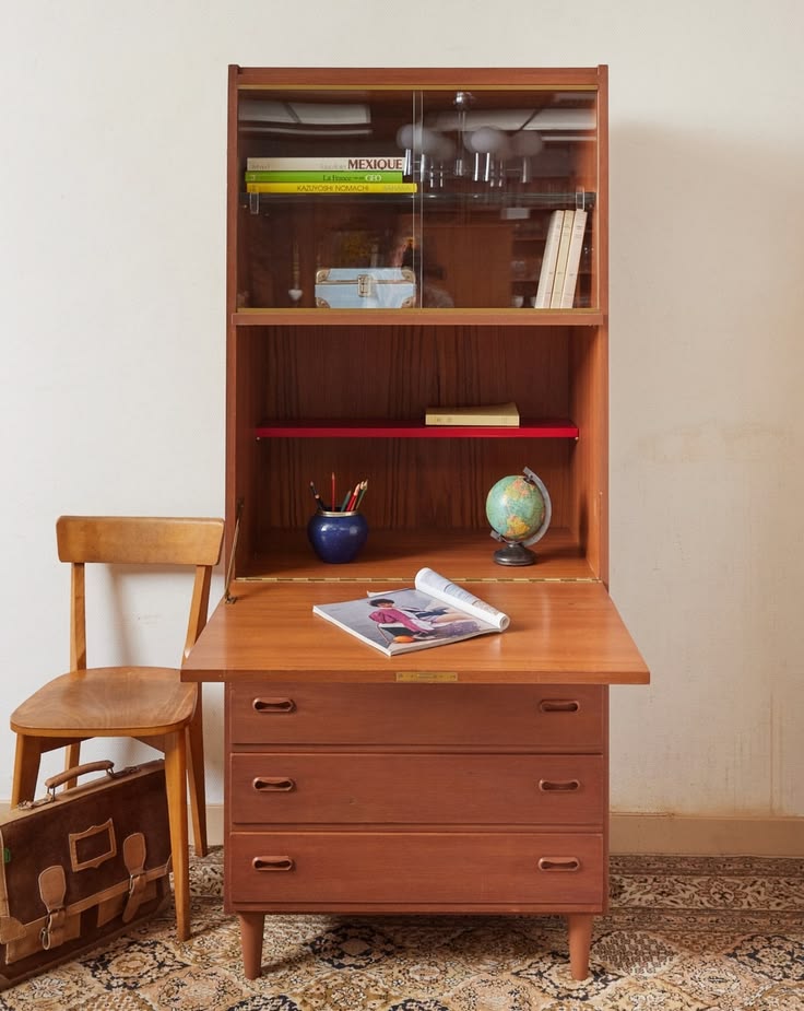 Le secrétaire : du scandinave des années 60 au meuble ancien — illustration 3