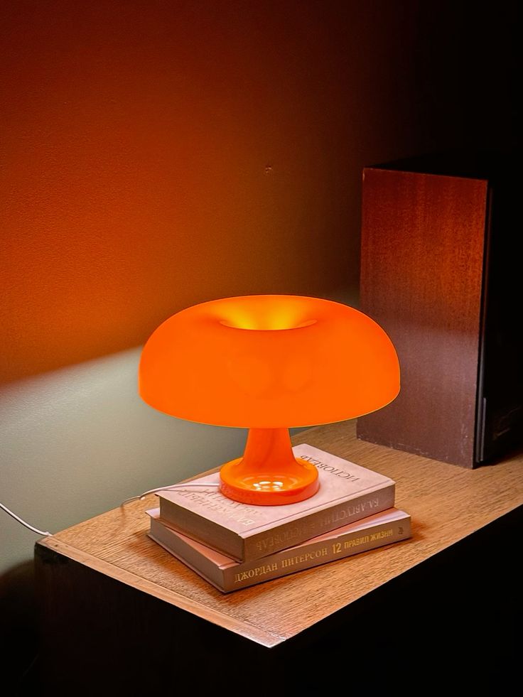 Seen Everywhere : la lampe champignon en verre opalin — illustration 2