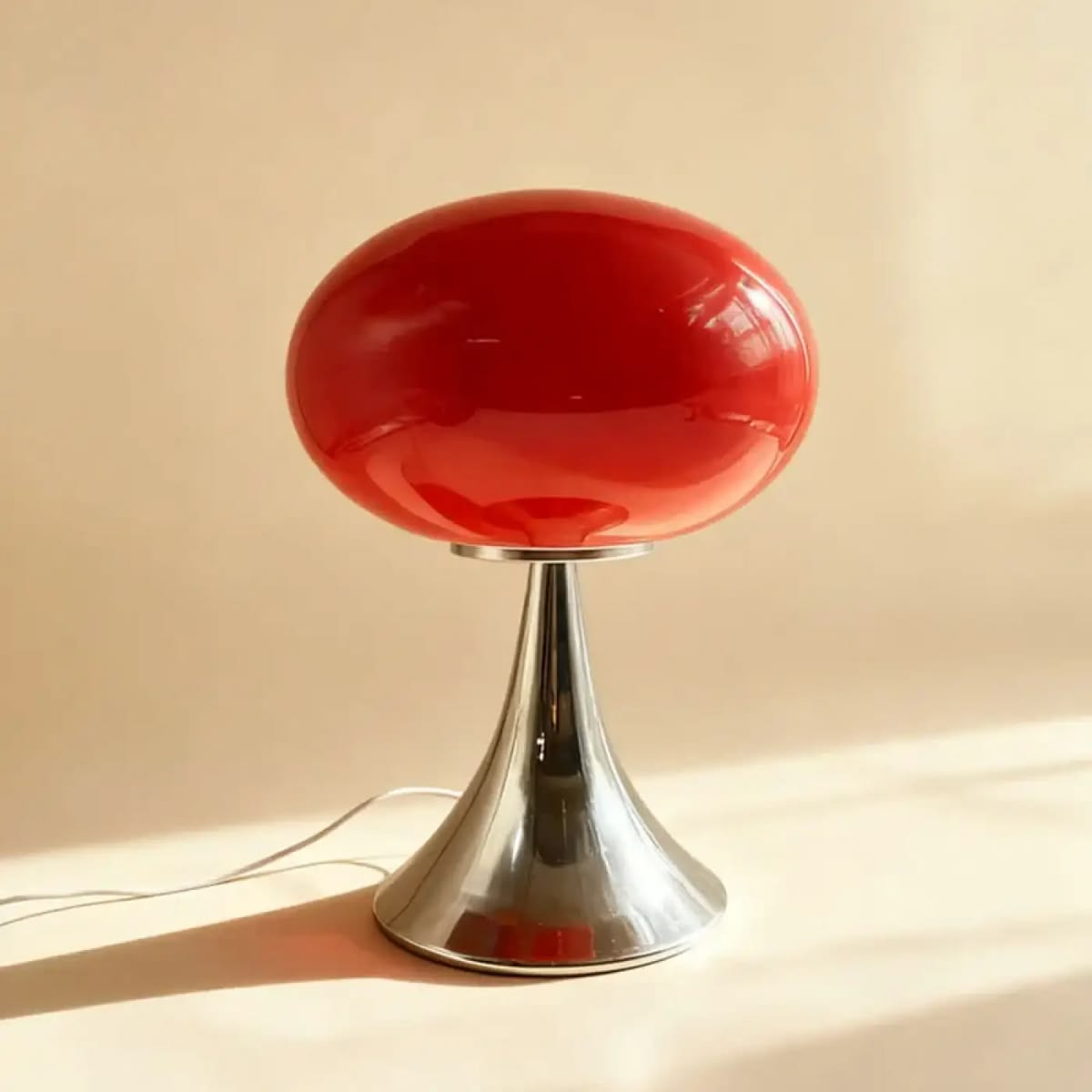 Seen Everywhere : la lampe champignon en verre opalin — illustration 4