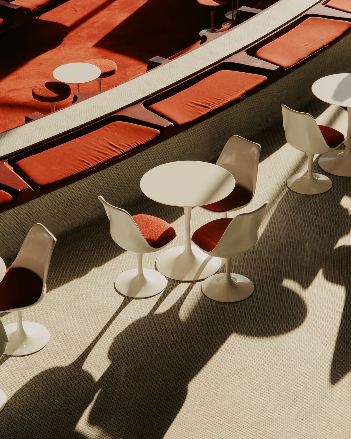 Table Tulip de Saarinen : l'originale Knoll et ses imitations