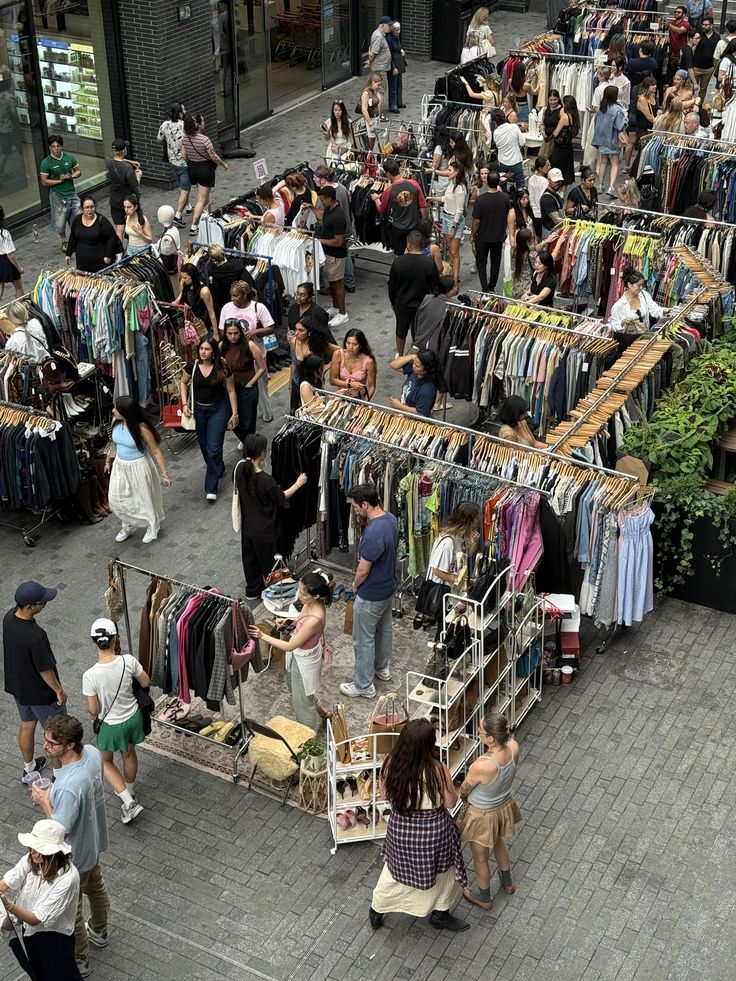 Tongeren, la domenica: il più grande mercato d'antiquariato d'Europa — couverture article Beyit Magazine