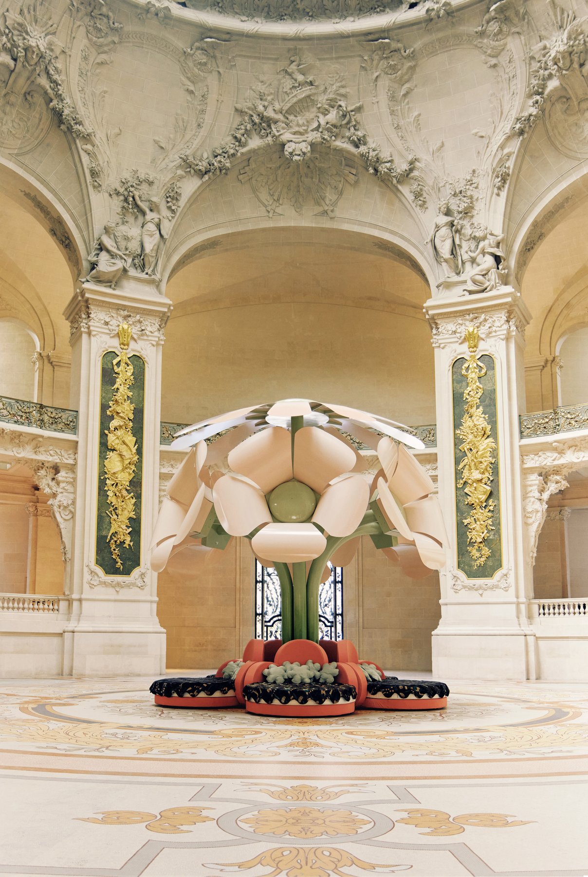 Le Grand Bouquet : Uchronia fait pousser une fleur dans la rotonde du Grand Palais — Beyit Magazine