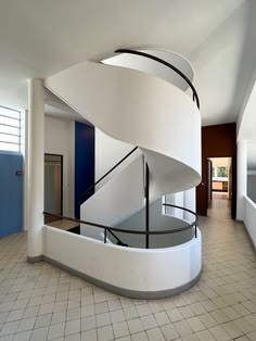 Villa Savoye, Poissy : la machine à habiter, et ce qu'on y regarde vraiment — illustration 4