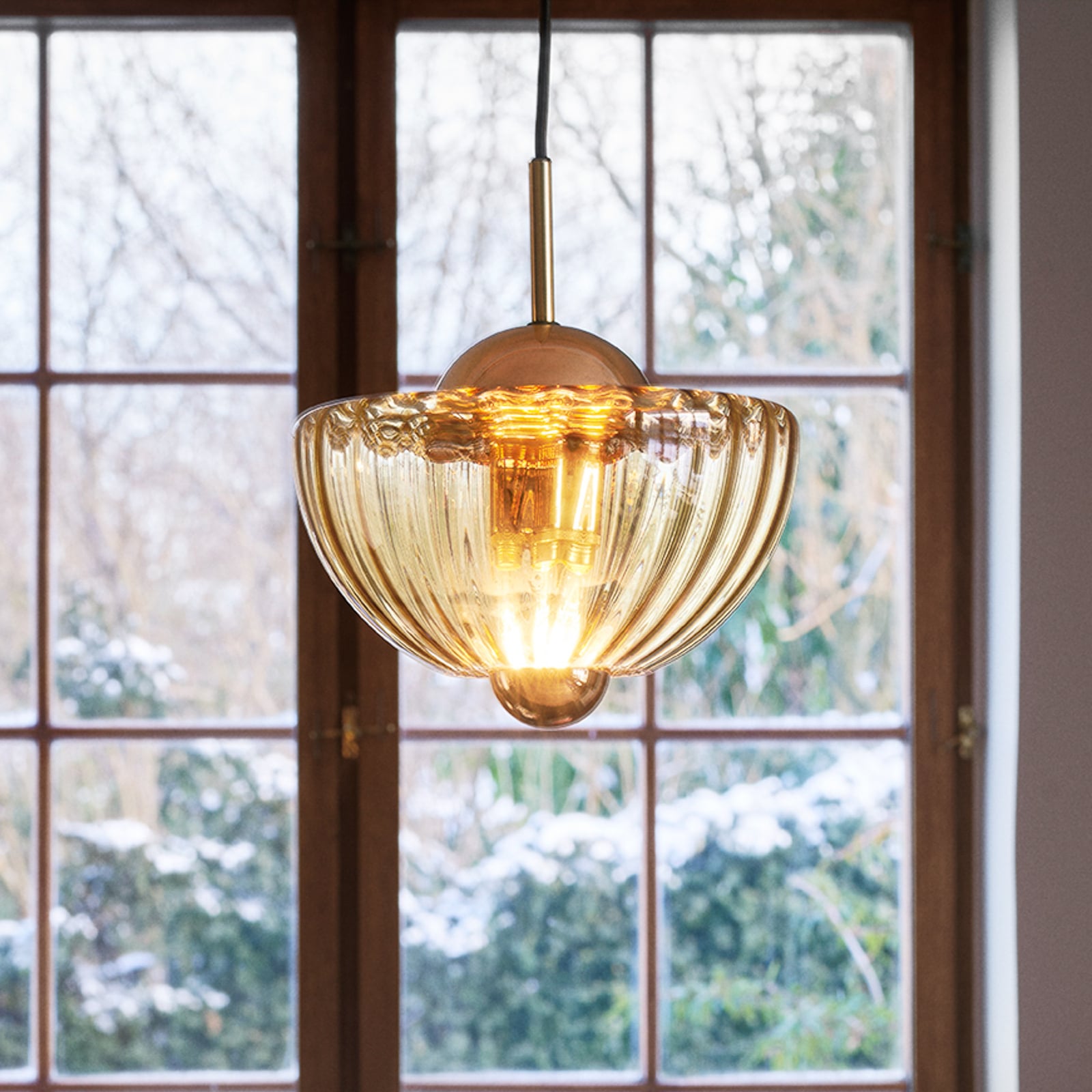 Suspension en verre soufflé ambre di Style artisanal scandinave — Beyit